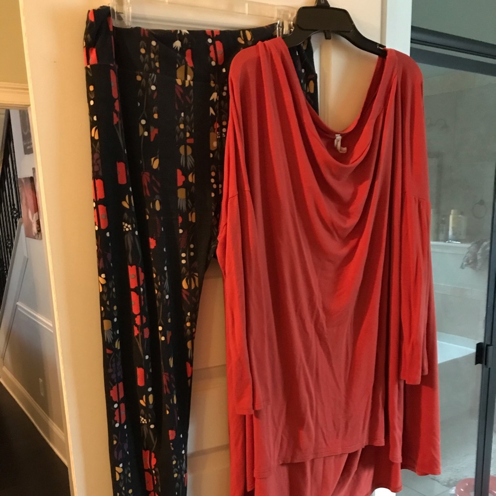 Lularoe leggings with matching top